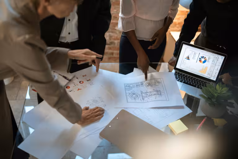 Projektmanagement Prozesse Anlagenbau Büro Zusammenarbeit Kommunikation Team