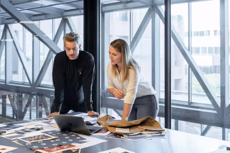 projektmanagement software tool optimierung anpassung einführung mobiles arbeiten remote crm erp integration digitale zusammenarbeit abteilungsübergreifend einbindung büro tablet softwareanbieter dienstleistung cloudbasiert